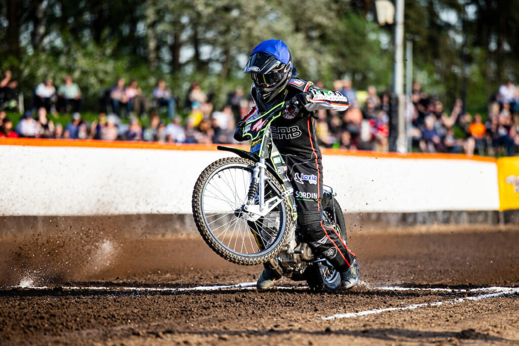 Kumla, SVERIGE - 14 maj 2024 : Indianernas Jonatan Grahn under matchen i speedway i Bauhausligan mellan Indianerna och Dackarna på Glottraskog Arena den 14 maj 2024 i Kumla ( Foto: Emil Särnehed / SarnehedPhoto )  Nyckelord Keywords: Speedway, Bauhausligan, Indianerna, Dackarna, ESS, Elitserien, Elitspeedway, ***Betalbild***