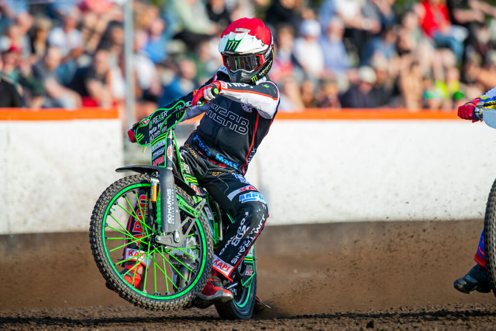 Kumla, SVERIGE - 14 maj 2024 : Indianernas Patryk Dudek under matchen i speedway i Bauhausligan mellan Indianerna och Dackarna på Glottraskog Arena den 14 maj 2024 i Kumla ( Foto: Emil Särnehed / SarnehedPhoto )  Nyckelord Keywords: Speedway, Bauhausligan, Indianerna, Dackarna, ESS, Elitserien, Elitspeedway, ***Betalbild***