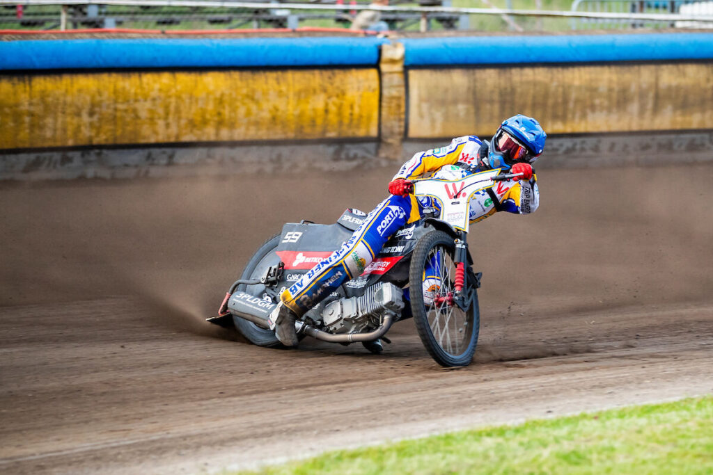 Motala, SVERIGE - 4 juni 2024 : Piraternas Przemyslaw Pawlicki under matchen i speedway i Bauhausligan mellan Piraterna och Rospiggarna på Dunteberget Arena den 4 juni 2024 i Motala ( Foto: Emil Särnehed / SarnehedPhoto )  Nyckelord Keywords: Speedway, Bauhausligan, Piraterna, Rospiggarna, ESS, Elitserien, Elitspeedway, ***Betalbild***