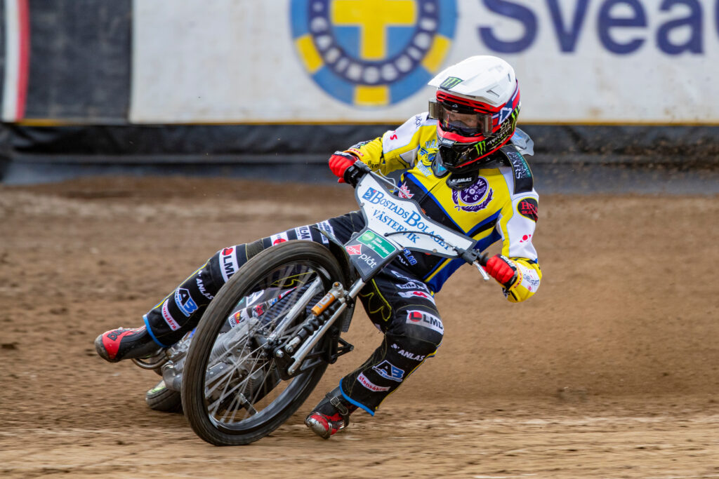 Kumla, SVERIGE - 6  2025 : Västerviks Fredrik Lindgren under speedwaymatchen i Elitserien mellan Indianerna och Västervik på Kumla motorstadion den 6  i Kumla ( Foto: Emil Särnehed / SarnehedPhoto )  Nyckelord Keywords: Speedway, Elitserien, Indianerna, Västervik, kval hemmamatch, publikfest ***Betalbild***